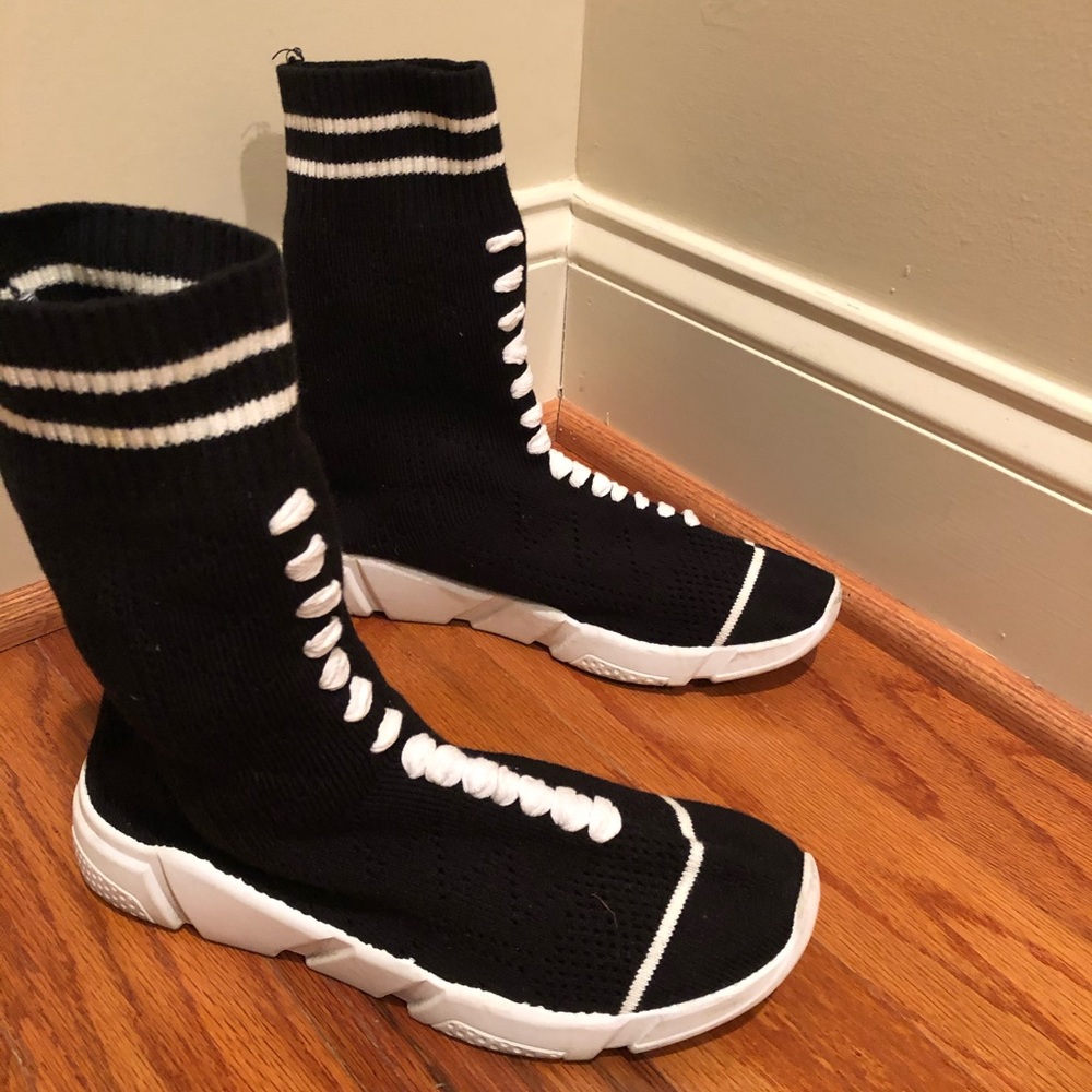 Bundle!! 1 Price 2 Pair Sock shoes black & gray